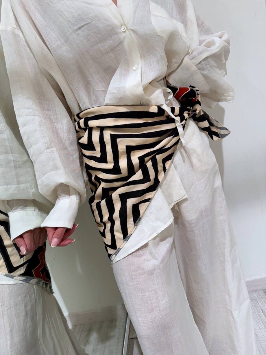 Shop Online Foulard fantasia floreale burro e nero HaveOne