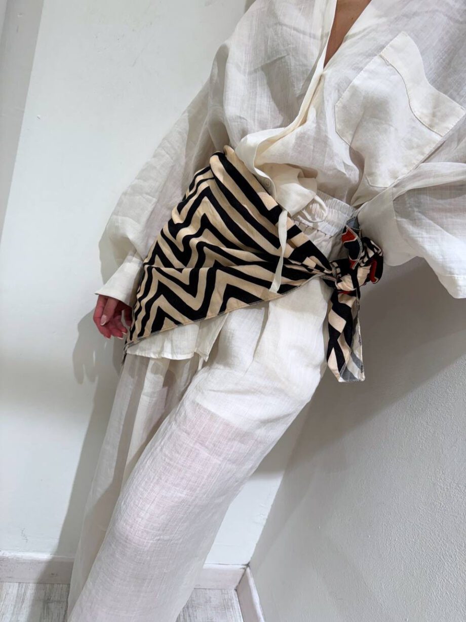 Shop Online Foulard fantasia floreale burro e nero HaveOne