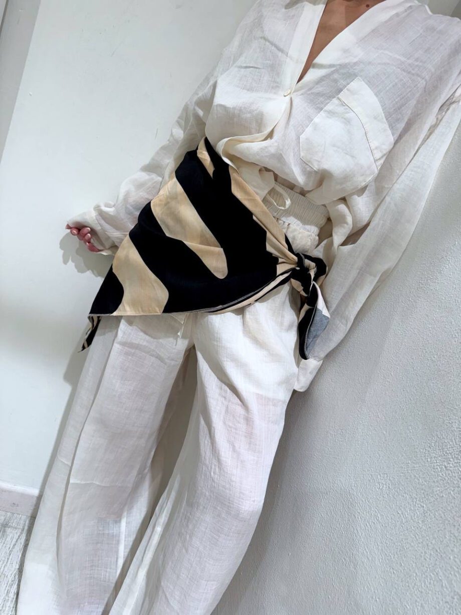 Shop Online Foulard fantasia floreale burro e nero HaveOne