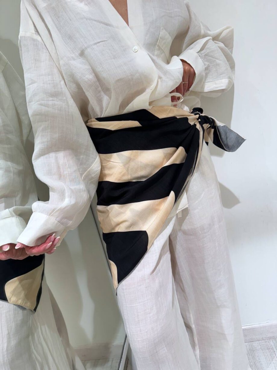 Shop Online Foulard fantasia floreale burro e nero HaveOne