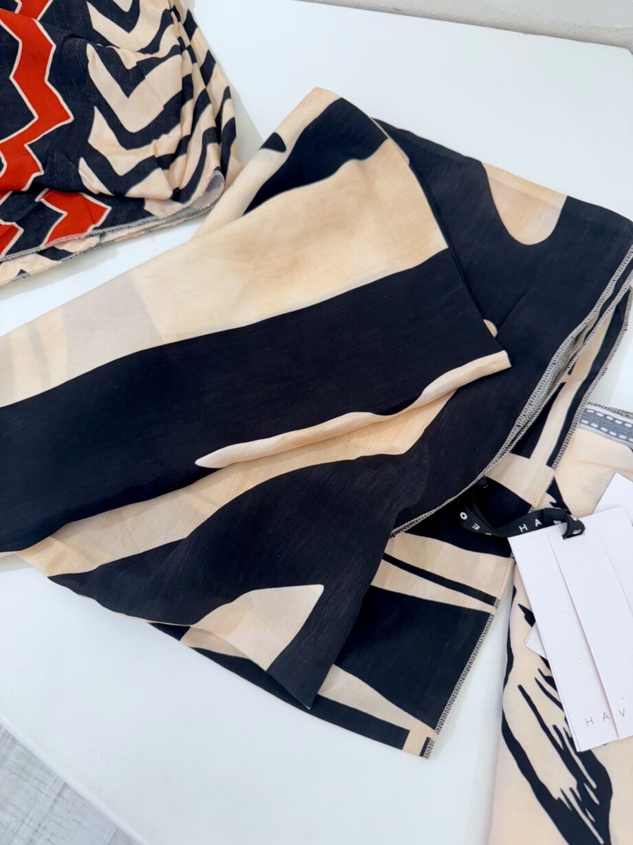 Shop Online Foulard fantasia geometrica burro nero e rosso HaveOne