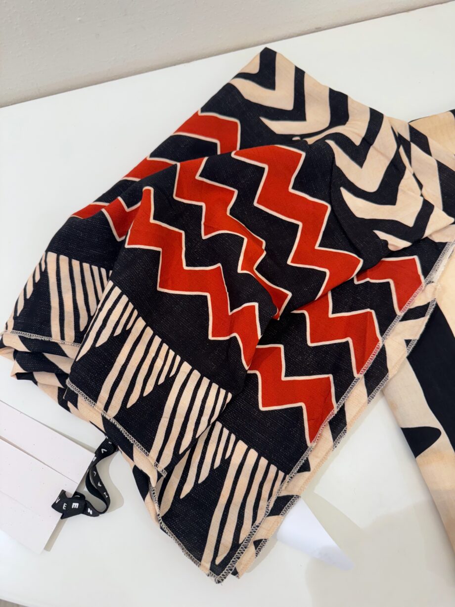 Shop Online Foulard fantasia geometrica burro nero e rosso HaveOne