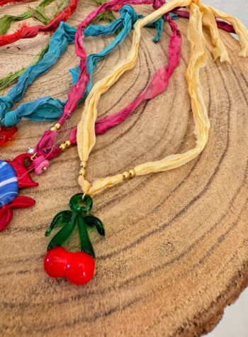 Shop Online Choker in tessuto azzurro charm granchio