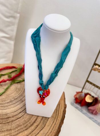 Shop Online Choker in tessuto azzurro charm granchio