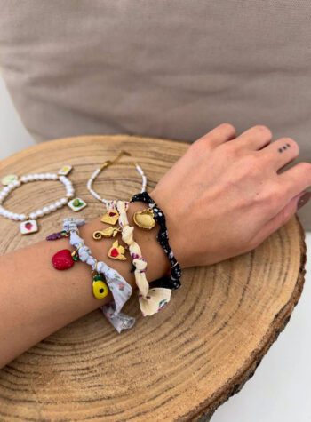 Shop Online Bracciale in tessuto nero con charm
