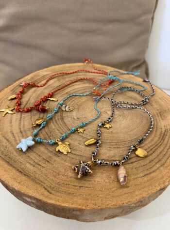 Shop Online Collana corda sottile blu e azzurra con charm