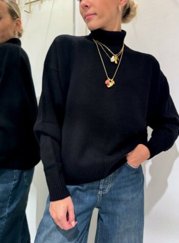 Shop Online Maglione oversize collo alto nero Souvenir