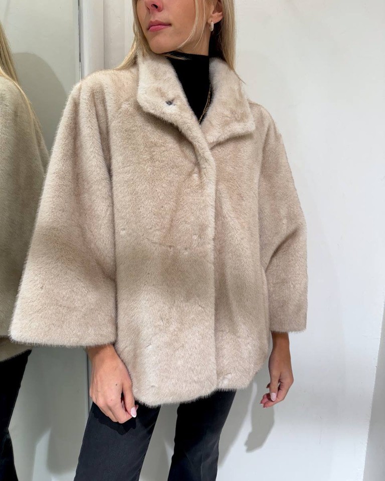 Pelliccia corta collo coreana beige Kontatto Shop Online Pelliccia corta collo coreana beige Kontatto