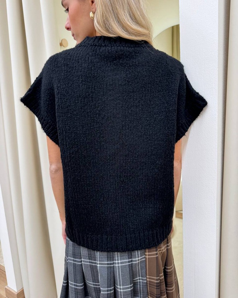 Cardigan smanicato oversize in maglia inglese nero Vicolo Shop Online Cardigan smanicato oversize in maglia inglese nero Vicolo