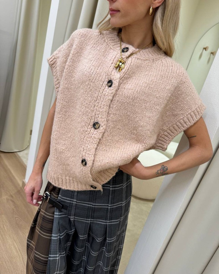 Cardigan smanicato oversize in maglia inglese rosa cipria Vicolo Shop Online Cardigan smanicato oversize in maglia inglese rosa cipria Vicolo