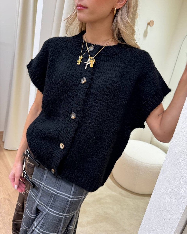 Cardigan smanicato oversize in maglia inglese nero Vicolo Shop Online Cardigan smanicato oversize in maglia inglese nero Vicolo