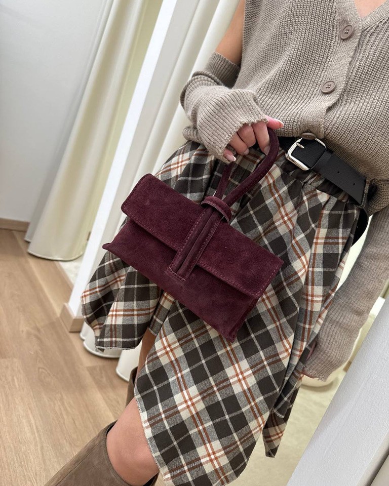 Pochette bordeaux in camoscio con manico intrecciato Shop Online Pochette bordeaux in camoscio con manico intrecciato