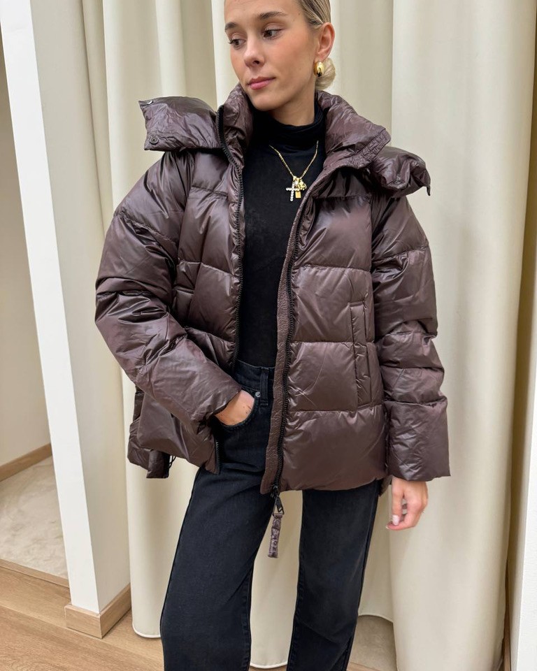 Piumino oversize cioccolato con cappuccio e spacchi HaveOne Shop Online Piumino oversize cioccolato con cappuccio e spacchi HaveOne