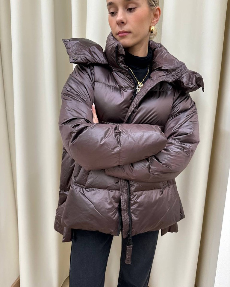 Piumino oversize cioccolato con cappuccio e spacchi HaveOne Shop Online Piumino oversize cioccolato con cappuccio e spacchi HaveOne