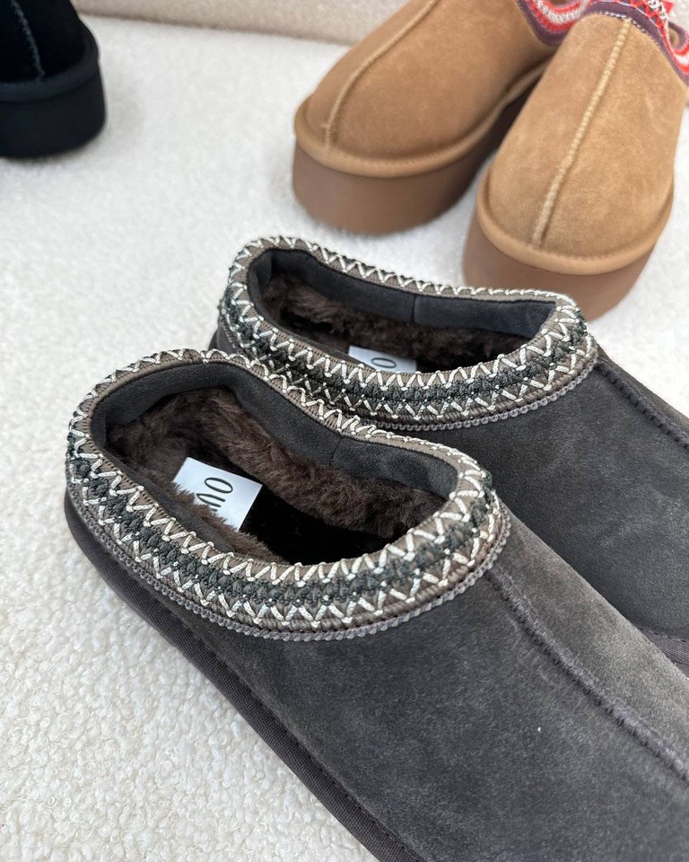 Sabot in suede testa di moro bordatura ricamata Ovyè Shop Online Sabot in suede testa di moro bordatura ricamata Ovyè