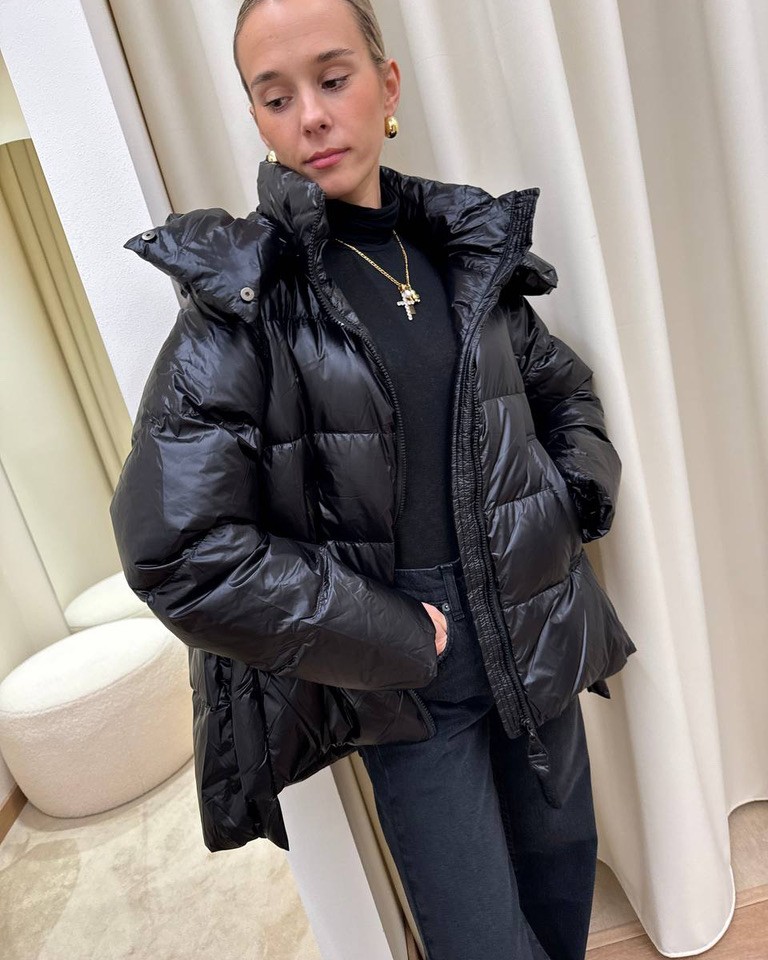 Piumino oversize nero con cappuccio e spacchi HaveOne Shop Online Piumino oversize nero con cappuccio e spacchi HaveOne