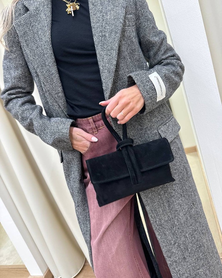 Pochette nera in camoscio con manico intrecciato Shop Online Pochette nera in camoscio con manico intrecciato