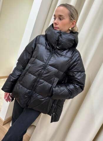 Piumino oversize nero con cappuccio e spacchi HaveOne Shop Online Piumino oversize nero con cappuccio e spacchi HaveOne