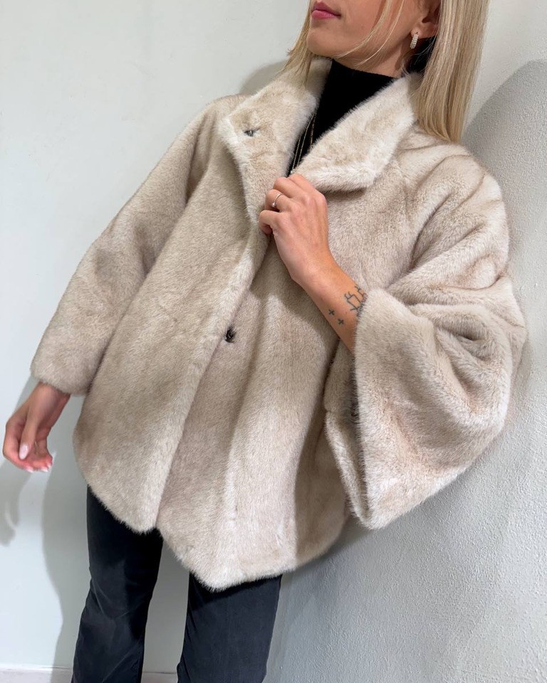 Pelliccia corta collo coreana beige Kontatto Shop Online Pelliccia corta collo coreana beige Kontatto