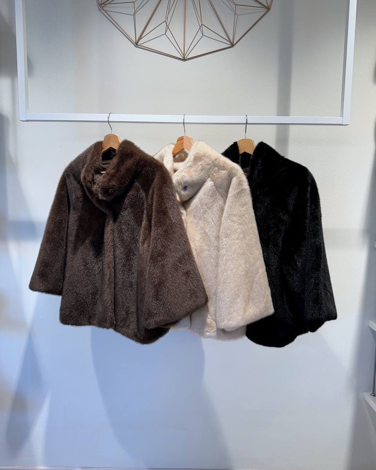 Pelliccia corta collo coreana nera Kontatto Shop Online Pelliccia corta collo coreana nera Kontatto