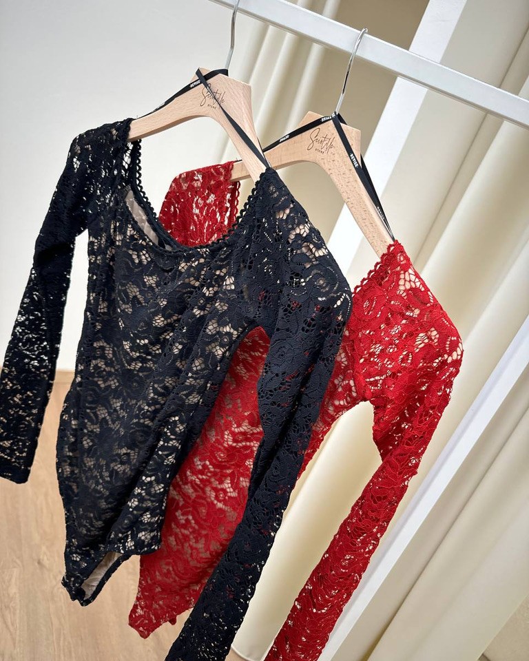 Body in pizzo rosso scollo barca Revise Shop Online Body in pizzo rosso scollo barca Revise