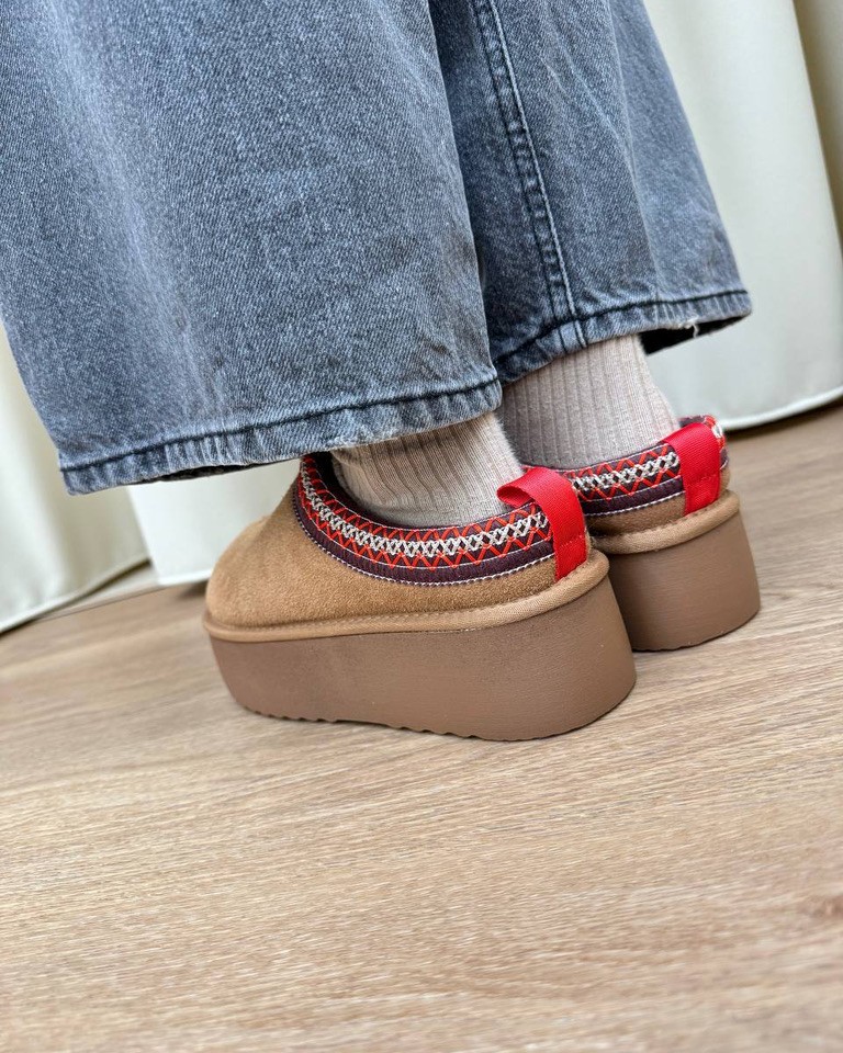Sabot in suede camel platform bordatura ricamata Ovyè Shop Online Sabot in suede camel platform bordatura ricamata Ovyè