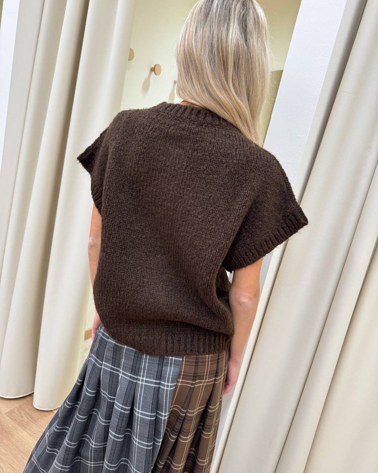 Cardigan smanicato oversize in maglia inglese moro Vicolo Shop Online Cardigan smanicato oversize in maglia inglese moro Vicolo
