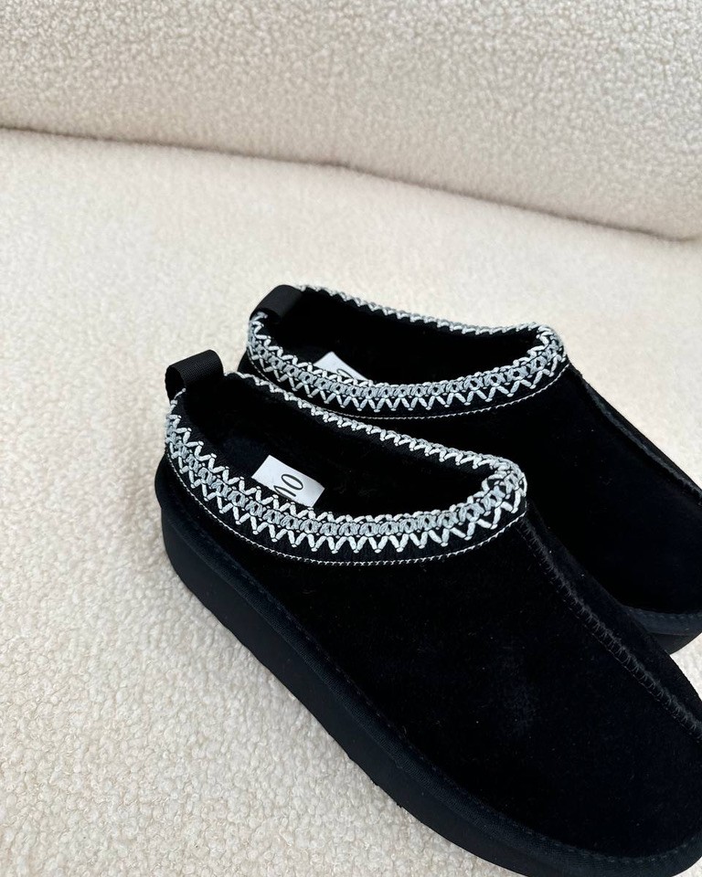 Sabot in suede nero platform bordatura ricamata Ovyè Shop Online Sabot in suede nero platform bordatura ricamata Ovyè