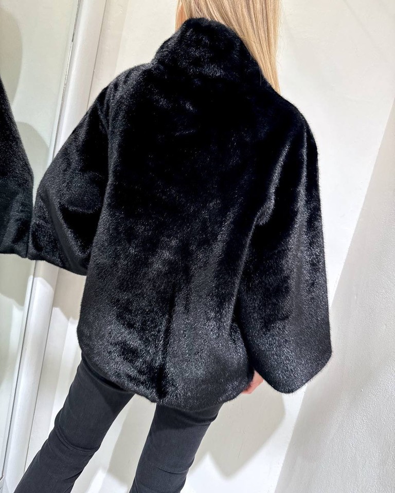 Pelliccia corta collo coreana nera Kontatto Shop Online Pelliccia corta collo coreana nera Kontatto