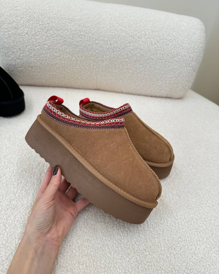 Sabot in suede camel platform bordatura ricamata Ovyè Shop Online Sabot in suede camel platform bordatura ricamata Ovyè