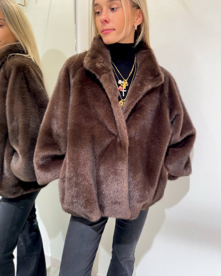 Pelliccia corta collo coreana moro Kontatto Shop Online Pelliccia corta collo coreana moro Kontatto