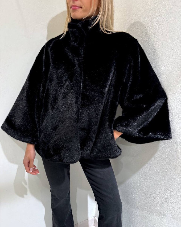 Pelliccia corta collo coreana nera Kontatto Shop Online Pelliccia corta collo coreana nera Kontatto