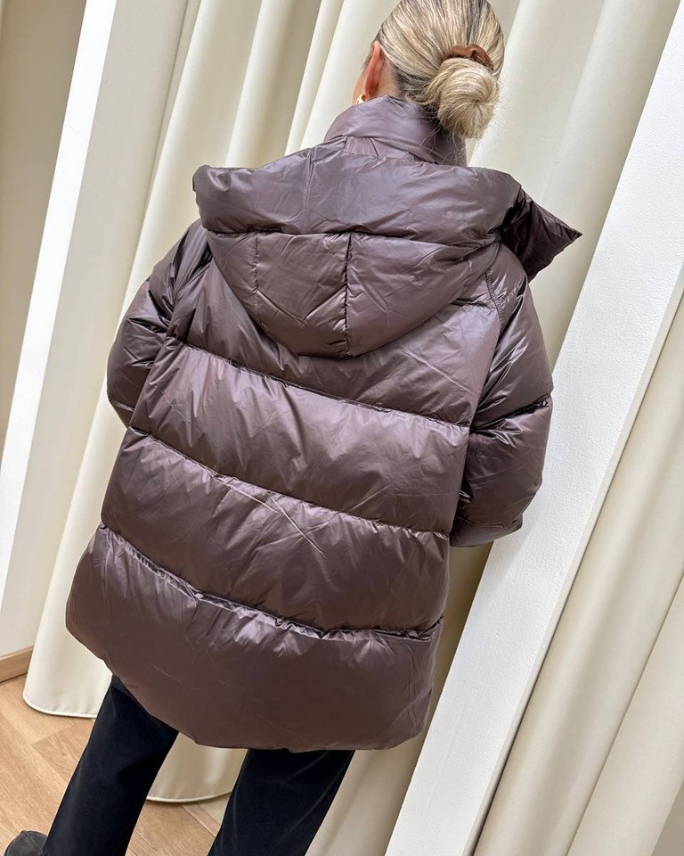 Piumino oversize cioccolato con cappuccio e spacchi HaveOne Shop Online Piumino oversize cioccolato con cappuccio e spacchi HaveOne