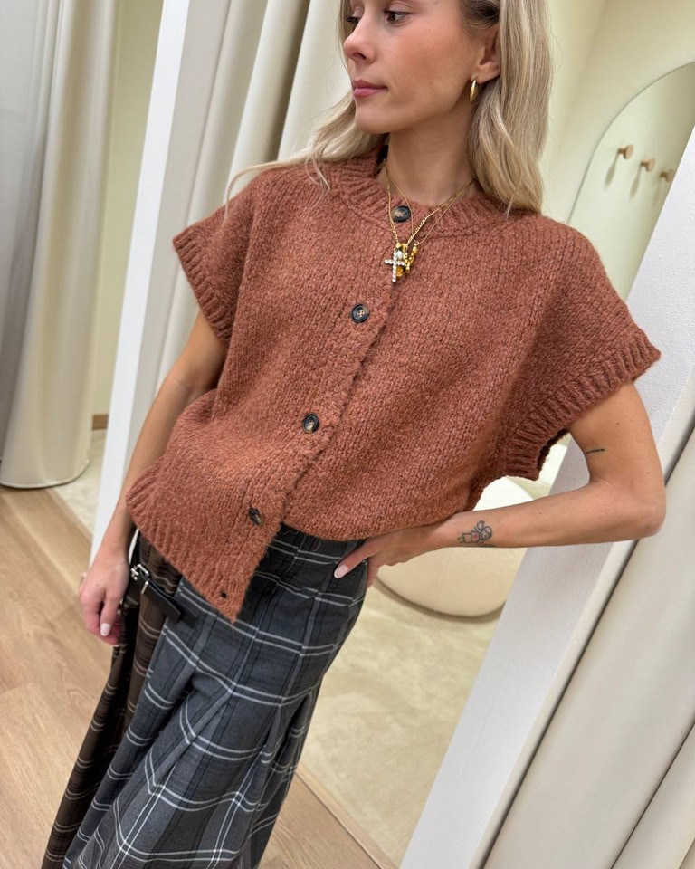 Cardigan smanicato oversize in maglia inglese blush Vicolo Shop Online Cardigan smanicato oversize in maglia inglese blush Vicolo