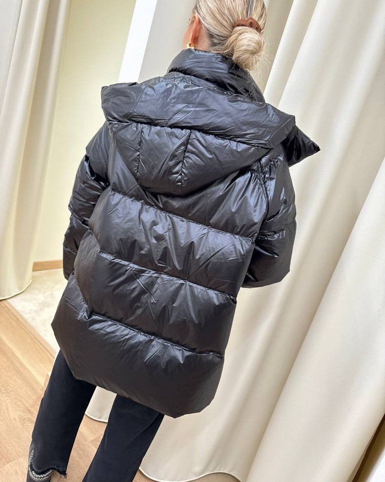 Piumino oversize nero con cappuccio e spacchi HaveOne Shop Online Piumino oversize nero con cappuccio e spacchi HaveOne