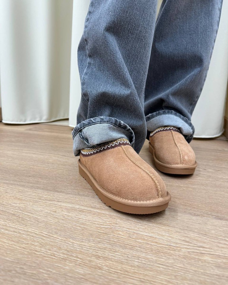 Sabot in suede camel bordatura ricamata Ovyè Shop Online Sabot in suede camel bordatura ricamata Ovyè