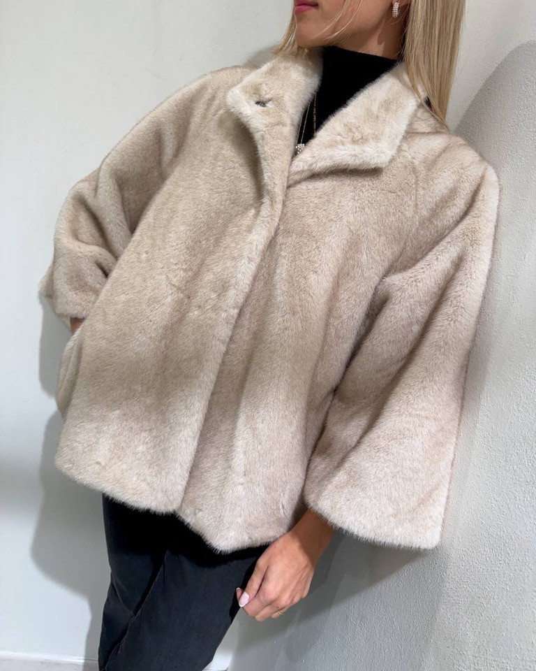 Pelliccia corta collo coreana beige Kontatto Shop Online Pelliccia corta collo coreana beige Kontatto