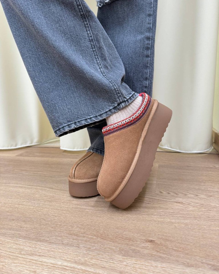 Sabot in suede camel platform bordatura ricamata Ovyè Shop Online Sabot in suede camel platform bordatura ricamata Ovyè