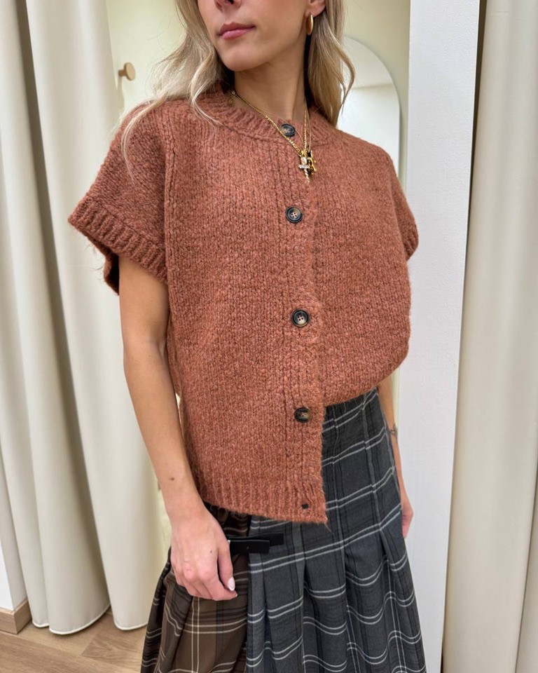Cardigan smanicato oversize in maglia inglese blush Vicolo Shop Online Cardigan smanicato oversize in maglia inglese blush Vicolo
