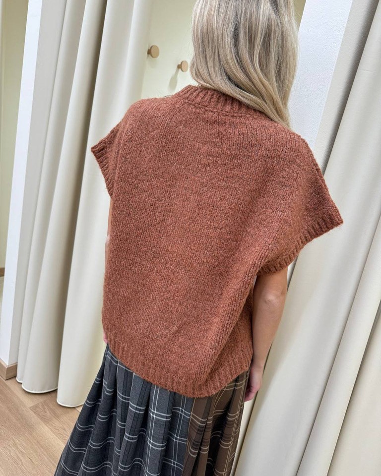 Cardigan smanicato oversize in maglia inglese blush Vicolo Shop Online Cardigan smanicato oversize in maglia inglese blush Vicolo