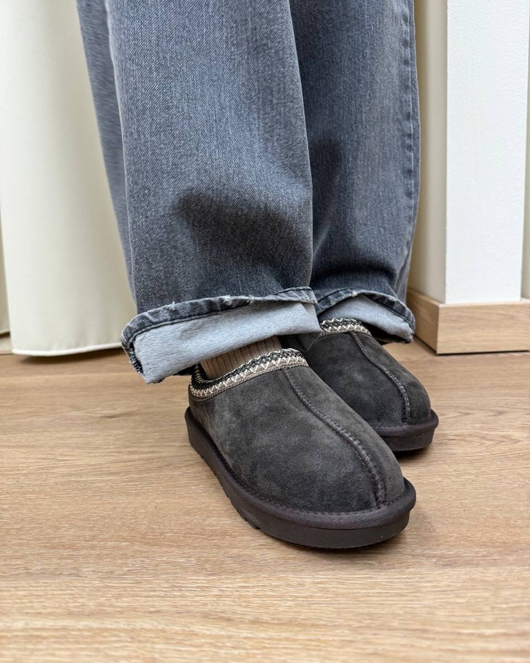 Sabot in suede testa di moro bordatura ricamata Ovyè Shop Online Sabot in suede testa di moro bordatura ricamata Ovyè