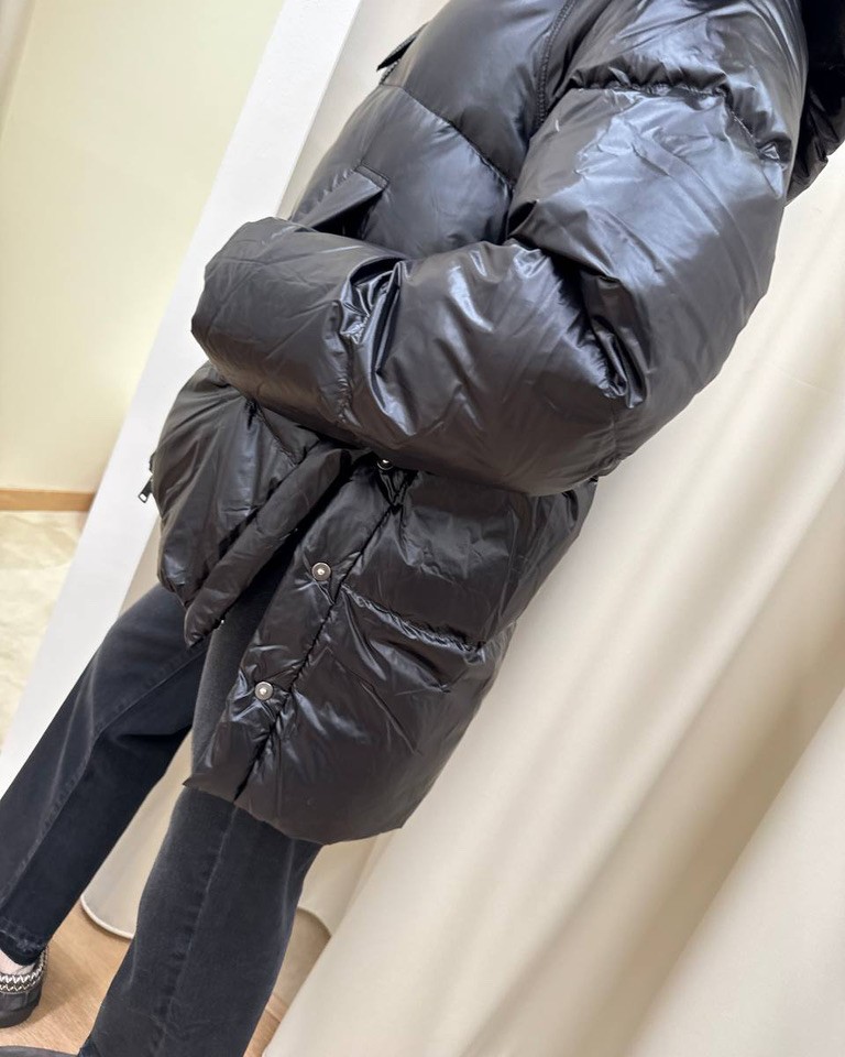 Piumino oversize nero con cappuccio e spacchi HaveOne Shop Online Piumino oversize nero con cappuccio e spacchi HaveOne
