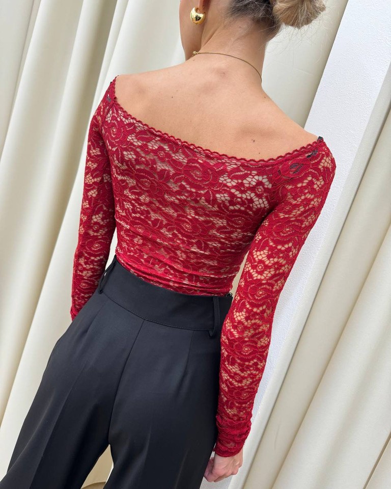 Body in pizzo rosso scollo barca Revise Shop Online Body in pizzo rosso scollo barca Revise