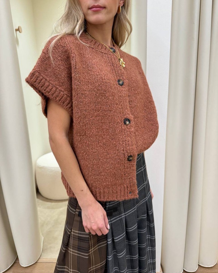 Cardigan smanicato oversize in maglia inglese blush Vicolo Shop Online Cardigan smanicato oversize in maglia inglese blush Vicolo
