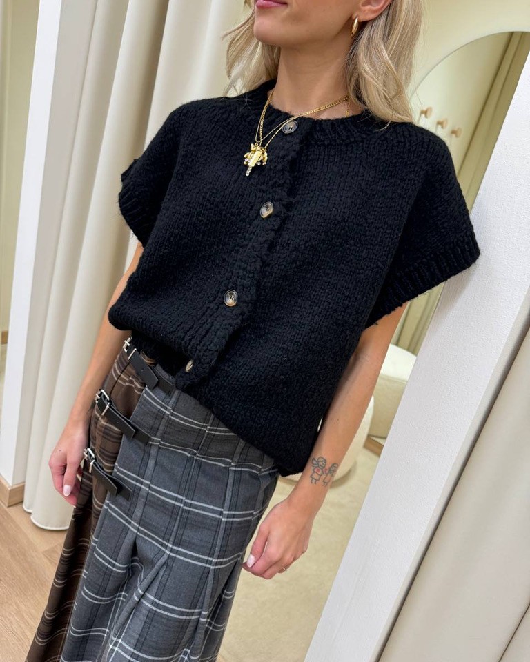 Cardigan smanicato oversize in maglia inglese nero Vicolo Shop Online Cardigan smanicato oversize in maglia inglese nero Vicolo