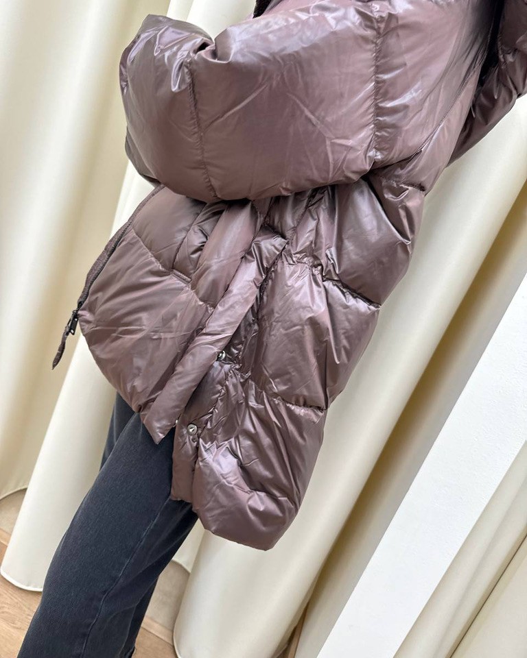 Piumino oversize cioccolato con cappuccio e spacchi HaveOne Shop Online Piumino oversize cioccolato con cappuccio e spacchi HaveOne