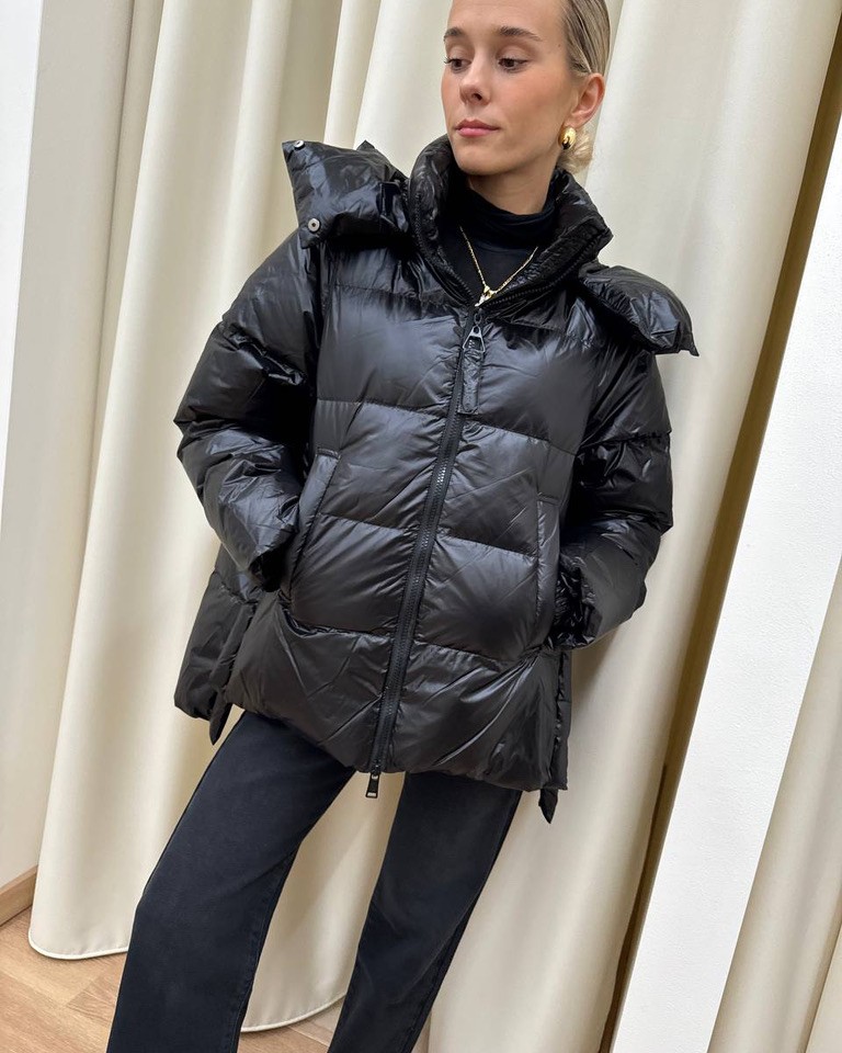 Piumino oversize nero con cappuccio e spacchi HaveOne Shop Online Piumino oversize nero con cappuccio e spacchi HaveOne