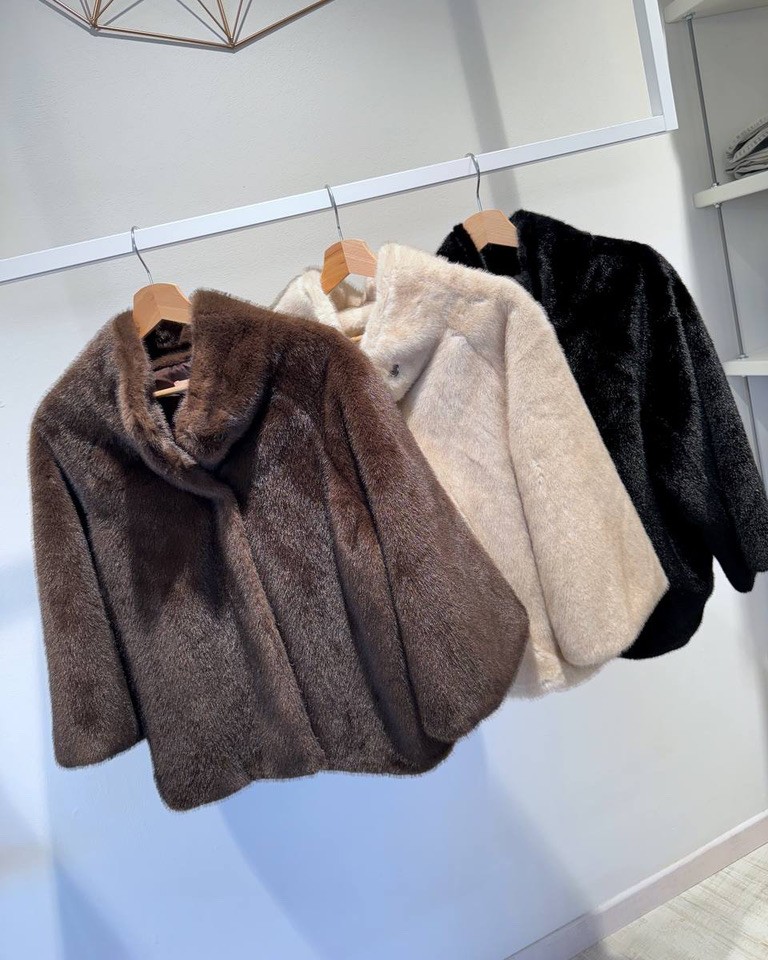 Pelliccia corta collo coreana nera Kontatto Shop Online Pelliccia corta collo coreana nera Kontatto