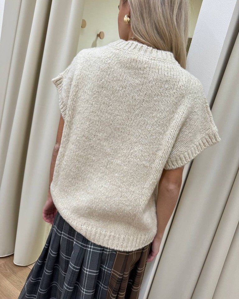 Cardigan smanicato oversize in maglia inglese burro Vicolo Shop Online Cardigan smanicato oversize in maglia inglese burro Vicolo