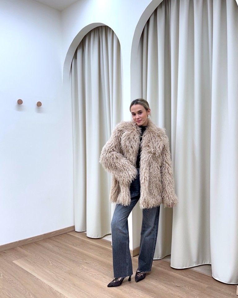 4 outfit per 4 cappotti! Shop Online 4 outfit per 4 cappotti!